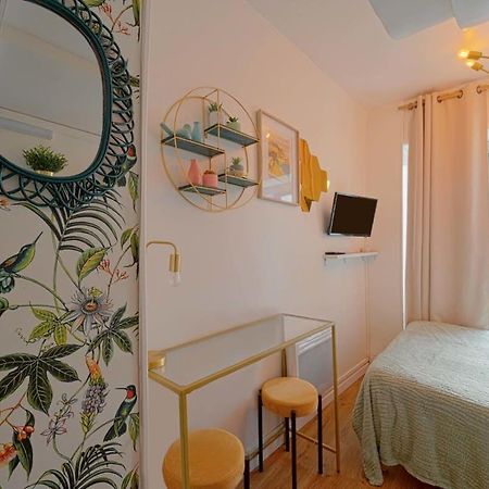 Apartamento Updated Studio In The Heart Of The Bustling Le Marais District París Exterior foto