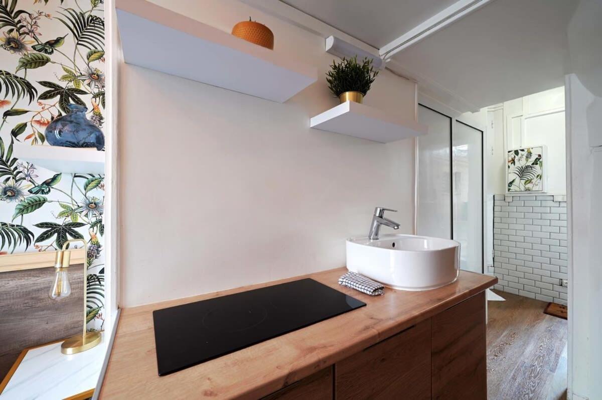 Apartamento Updated Studio In The Heart Of The Bustling Le Marais District París Exterior foto